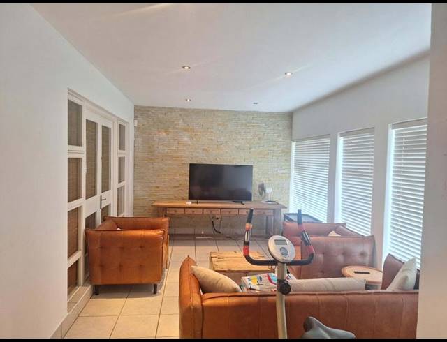 5 BEDROOM HOUSE FOR SALE IN HARTENBOS CENTRAL